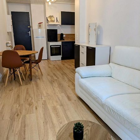 Sous La Tour Apartment Poligny  Exterior foto
