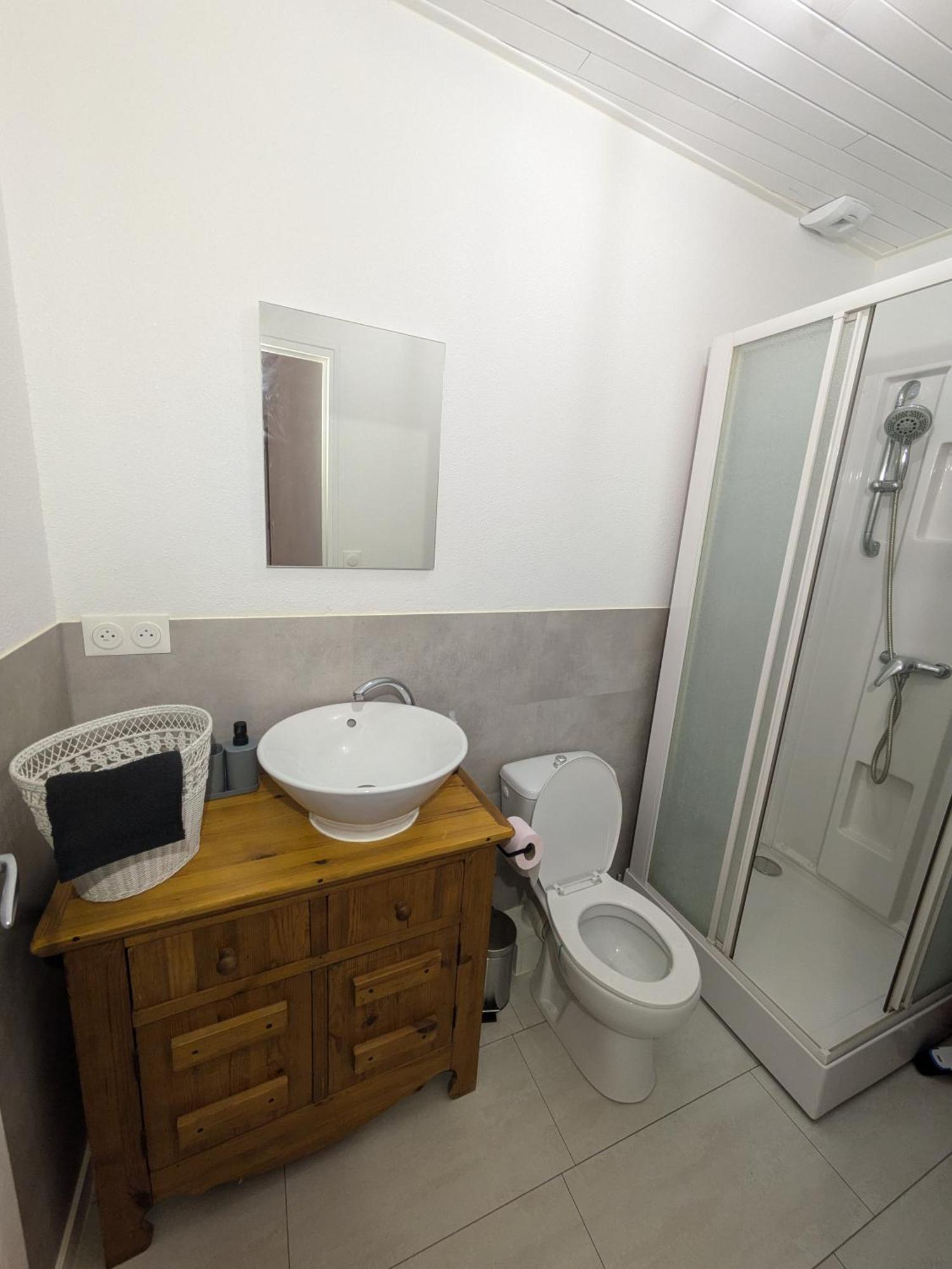 Sous La Tour Apartment Poligny  Exterior foto