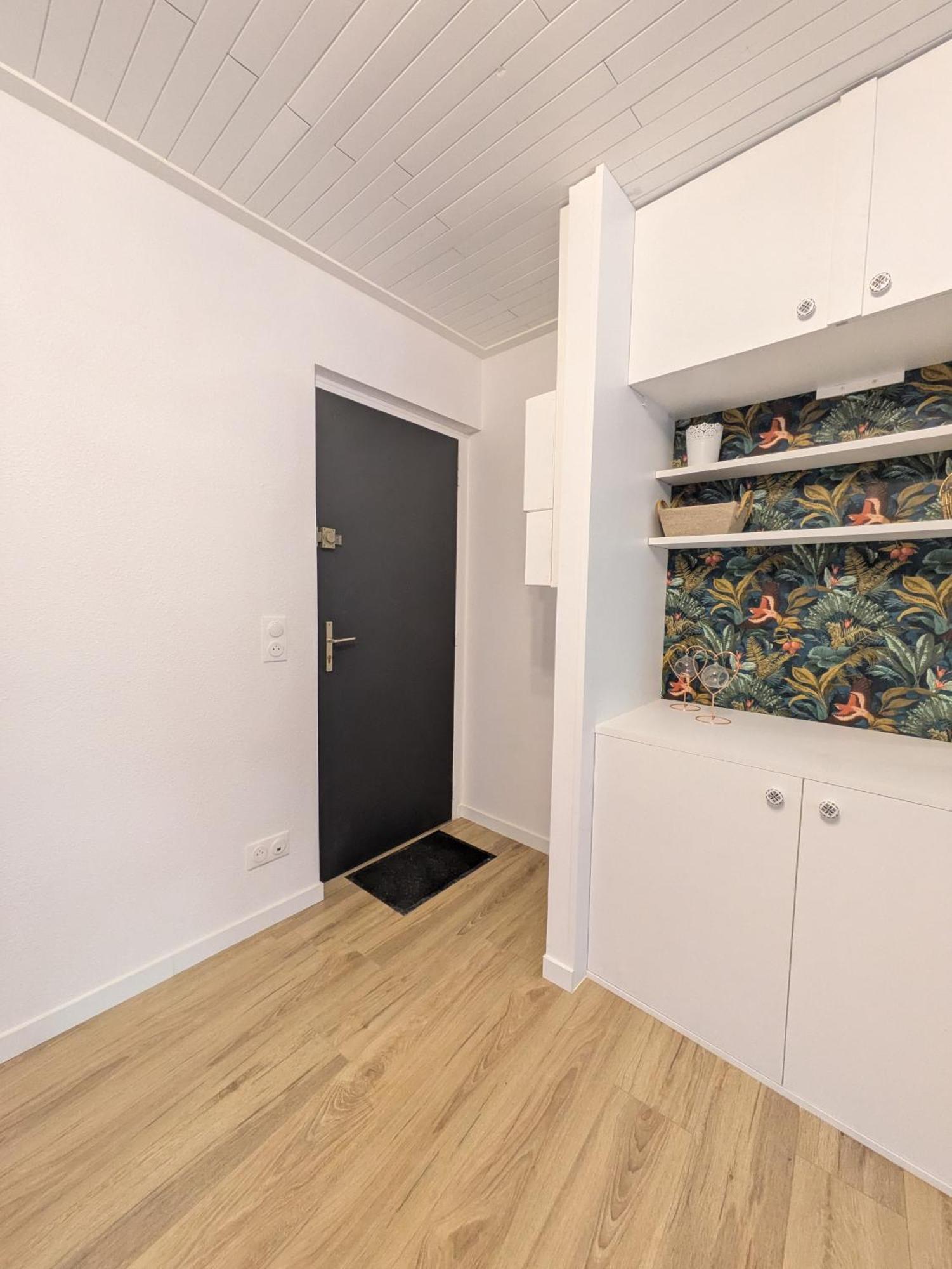 Sous La Tour Apartment Poligny  Exterior foto