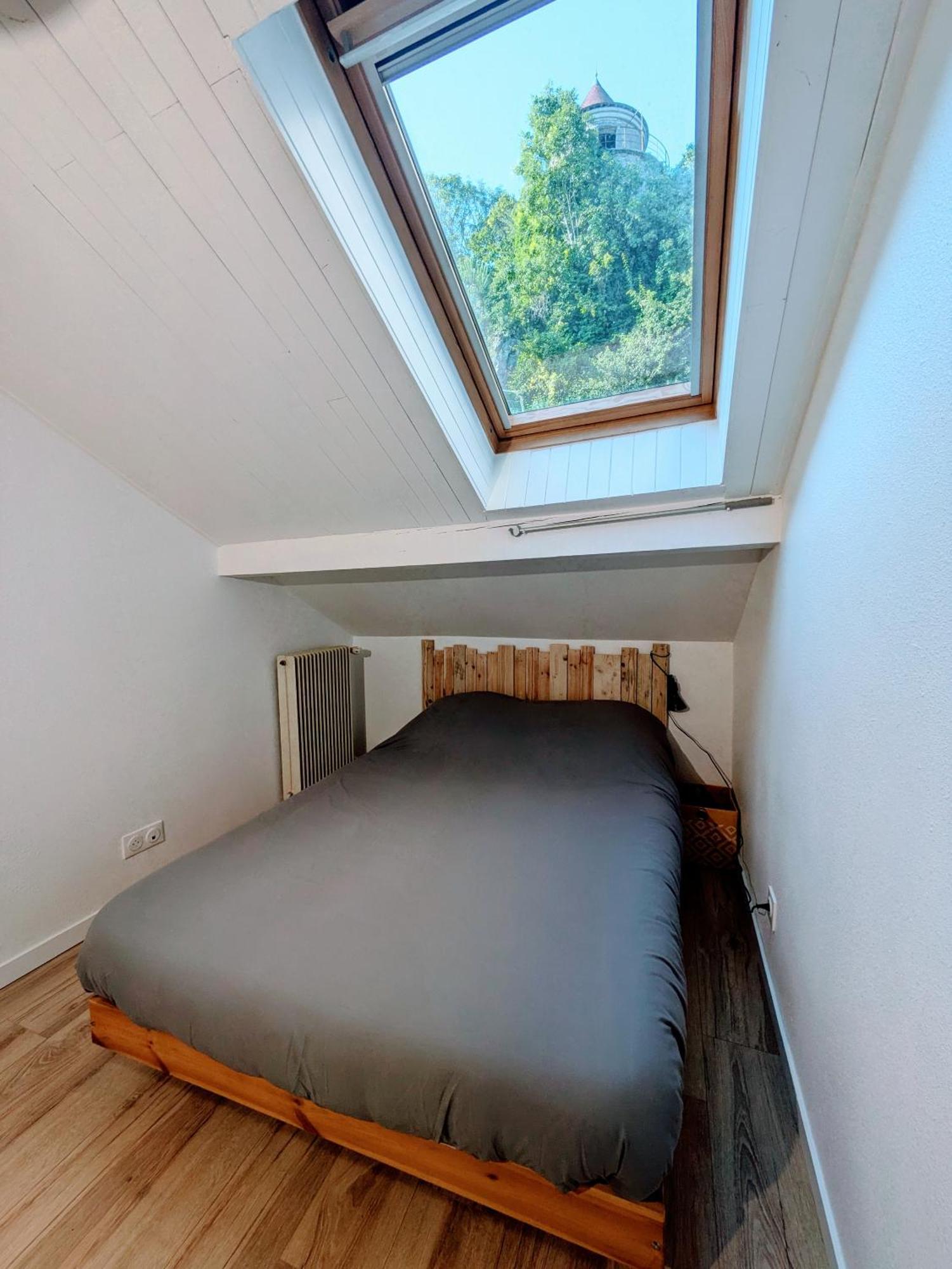 Sous La Tour Apartment Poligny  Exterior foto