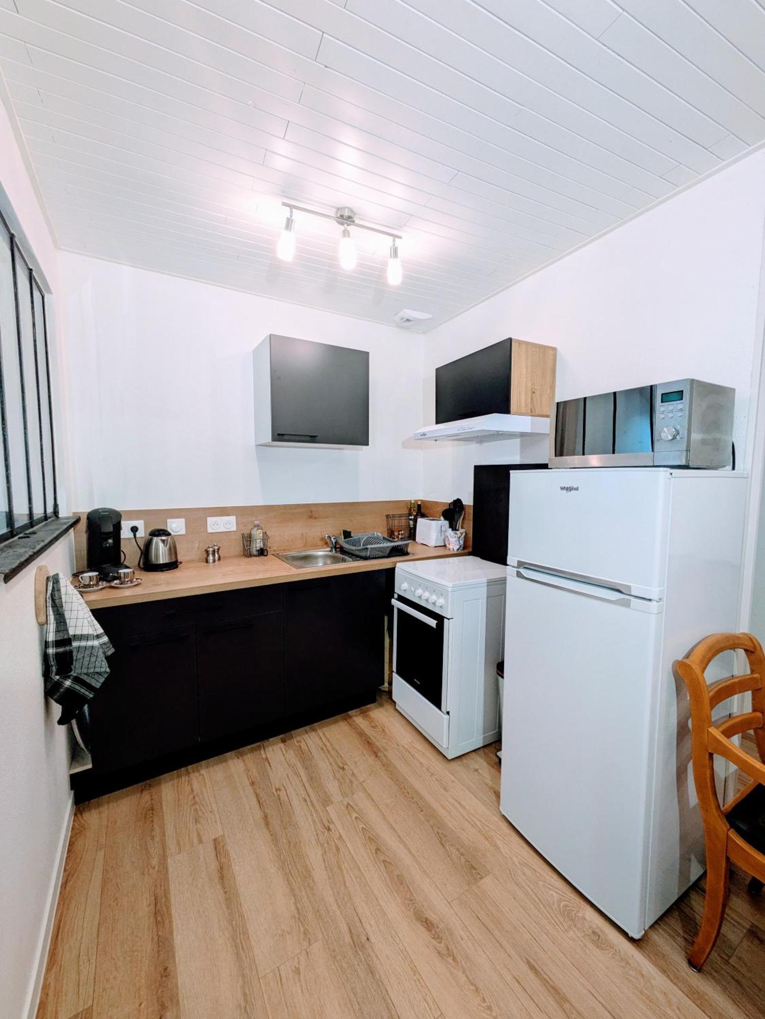 Sous La Tour Apartment Poligny  Exterior foto