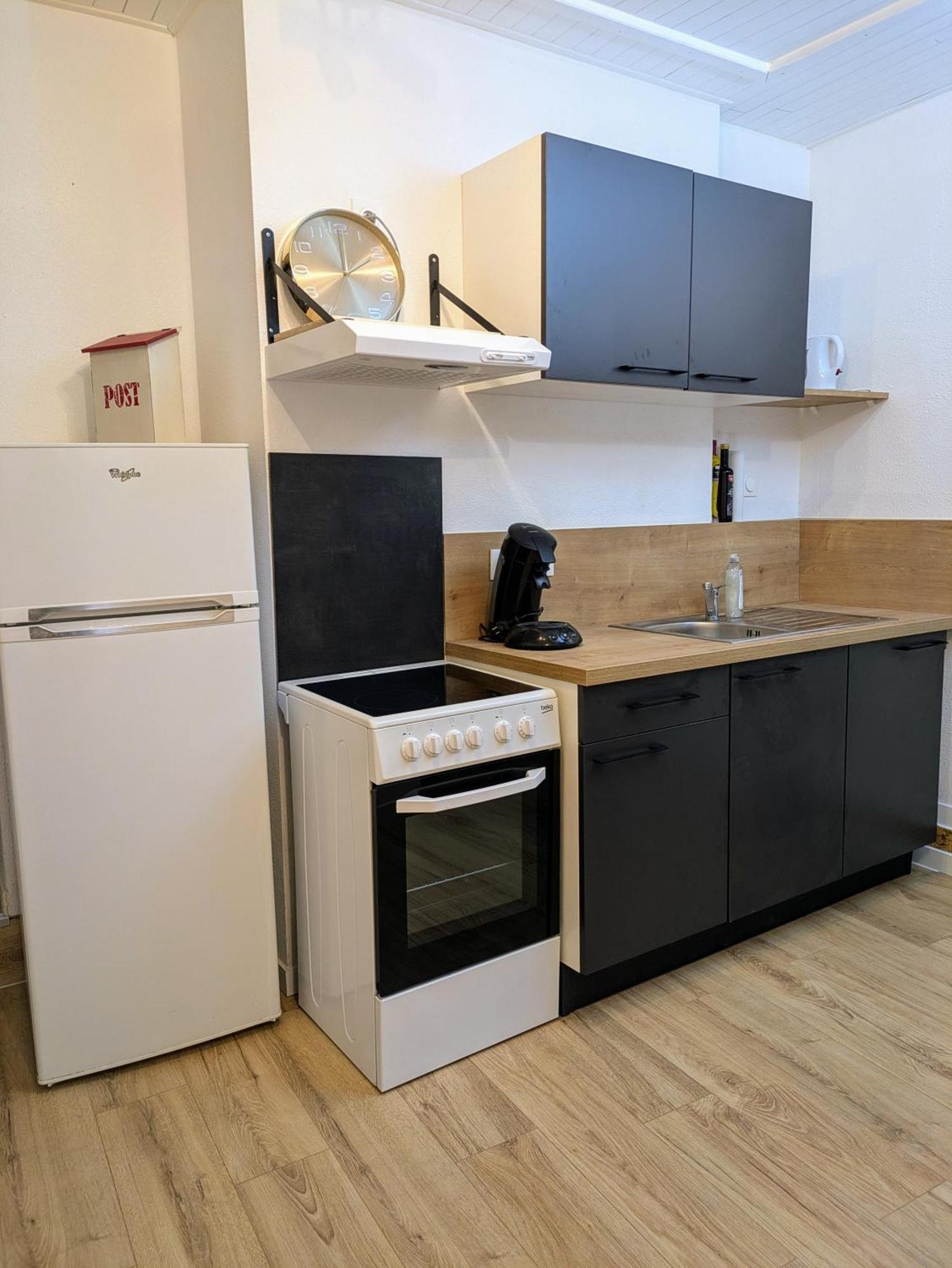 Sous La Tour Apartment Poligny  Exterior foto