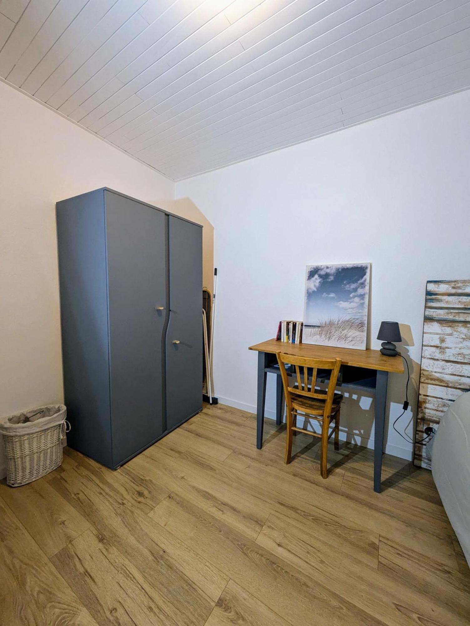 Sous La Tour Apartment Poligny  Exterior foto